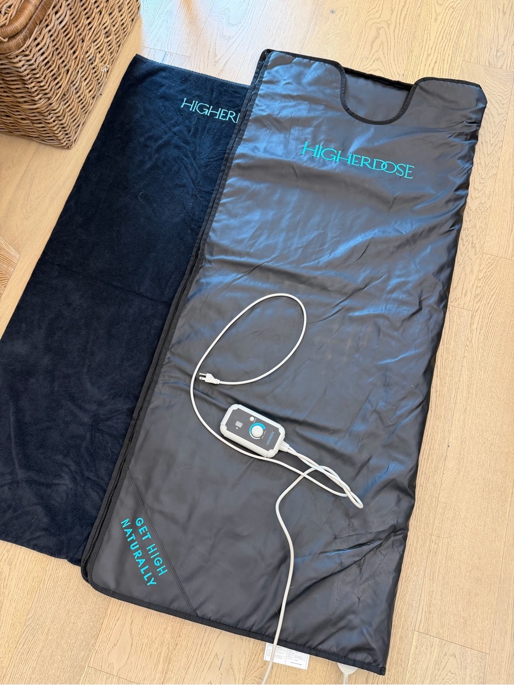 HigherDOSE Black Infrared Sauna Blanket